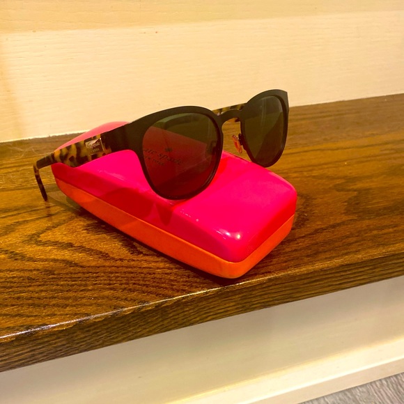 Kate Spade sunglasses with case - Picture 1 of 4